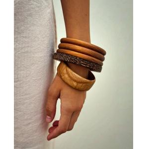 Ensemble de bracelets en bois imperméables avec design personnalisé pour femmes de tous âges, pour cadeaux d'affaires et événements festifs - Product Image 2