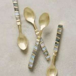 Ensemble de couverts à poignée en résine conçu sur mesure avec poignée ergonomique antidérapante et acier inoxydable résistant à la corrosion pour les repas de tous les jours - Product Image 6