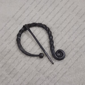 Pin de capa de hierro forjado a mano de peroné vikingo Medieval, respetuoso con el medio ambiente, - Product Image 1