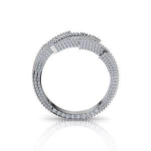 Superbe bague de mariage en or blanc de forme unique avec tige fendue de style classique mis en valeur par une pierre de diamant - Product Image 2