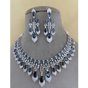Conjunto de Collar y Aretes de Plata con Circonitas Brillantes de Lujo y Calidad Superior para Regalo de Boda, Compromiso o Fiesta para Mujeres y Niñas - Product Image 1