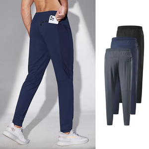 Venta al por mayor Slim Fit con bolsillos Hombres Entrenamiento Gimnasio Joggers Nylon Pantalones de chándal Malla ligera Hombres Joggers - Product Image 5