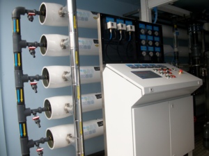 Planta de Desalinización de Agua de Mar por Ósmosis Inversa (SWRO) AKTIFPAK, Sistema de Ósmosis Inversa de Alta Eficiencia, 5000L/Hora, 1 Año de Garantía, Fabricado en Estambul - Product Image 3