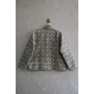 Chaqueta de Algodón Acolchada Reversible Ecológica, Chaqueta de Invierno para Mujer de Manga Larga con Estampado Floral Hecho a Mano - Product Image 4