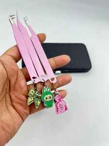 Pinzas con abalorios de impresión Labubu más vendidas, extensión de pestañas de acero inoxidable sostenible, puntas de fibra duraderas de precisión, colores personalizados - Product Image 4