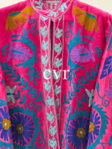 เสื้อโค้ทกำมะหยี่ปักลายดอกไม้ คอจีน ไซส์ใหญ่ เสื้อคลุมฤดูหนาวสำหรับผู้หญิง สไตล์จีน แขนยาว ผ้าหนา - Product Image 4