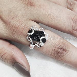 Bijoux en pierre brute Bague pour femme Tourmaline noire naturelle Pierre précieuse Octobre Pierre de naissance Hippie Bague en fil Bague en argent sterling 925 - Product Image 4