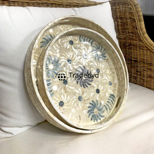 Bandeja decorativa con incrustaciones de fregona de Tradebyd Bandeja de servicio hecha a mano Premium para comedor y exhibición - Product Image 2