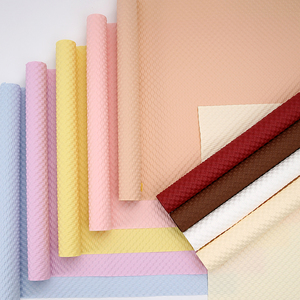 Papel de Regalo SINOWRAP, Hermoso Papel de Envolver con Relieve Sólido para Ramos de Flores del Día de San Valentín - Product Image 3