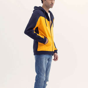 Sweat à capuche pour hommes à la mode avec pull slim fit tissu respirant manches longues poignets côtelés et poche avant parfait pour les vêtements de sport - Product Image 3