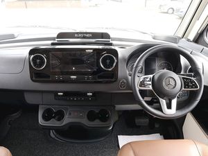 Camping-car de luxe d'occasion ELEGANCE 910 G RHD bleu foncé/gris/noir, Euro 5, 4-6 passagers, bagages ajustables, idéal pour les voyages aériens - Product Image 5