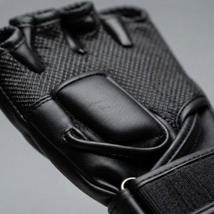 Gants de boxe en cuir de conception avancée pour arts martiaux, fitness et MMA, offrant un confort respirant et une tenue sécurisée des mains - Product Image 4