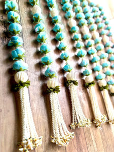 Guirnalda de Flores de Peonía Artificial Hecha a Mano con Borlas de Perlas para Bodas Indias y Decoración Festiva - Product Image 6