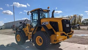 Chargeuse sur pneus agricole JCB 427 AGRI d'origine, haute performance, avec une puissance de 136 kW et une capacité de godet de 3,5 m³ - Product Image 3