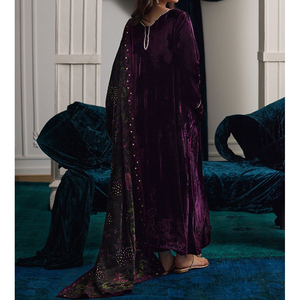 Robe en velours 100% parfaite, broderie personnalisée, service OEM de haute qualité, élégante, personnalisée, pour les fêtes, hiver, réversible - Product Image 3
