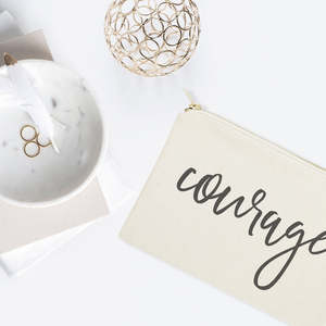 กระเป๋าจัดระเบียบเครื่องสำอางผ้าแคนวาสเนื้อผ้าฝ้าย ทนทาน ใช้งานได้จริง ปิดด้วยซิป เป็นมิตรกับสิ่งแวดล้อม  กระเป๋าเครื่องสำอางผ้าลินิน  สามารถปรับแต่งโลโก้และตัวอักษรได้ - Product Image 3