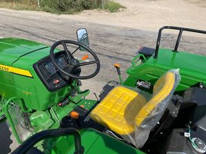 Tractor Cargador John Deere 5050E Muy Resistente y en Excelente Estado, Verde Amarillo, Maquinaria Agrícola Lista para Enviar - Product Image 3