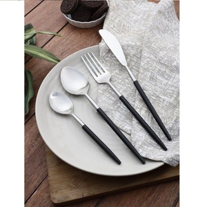Juego de cubiertos de cocina Diseño de acabado Acero inoxidable Diseño completamente de metal Herramientas de cubiertos dorados Juego de cubiertos brillantes - Product Image 3