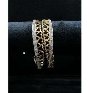 Elegantes Brazaletes de Dos Piezas con Piedras de Circonia Cúbica y Baño de Oro de Primera Calidad, Diseño de Diseñador, para Bodas y Fiestas, Colección para Mujeres y Niñas - Product Image 1