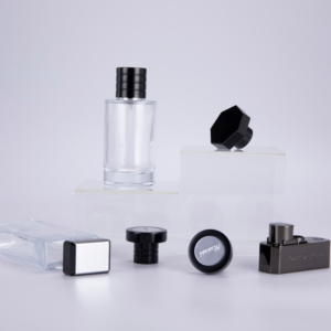 Parfum avec capuchon en or - Product Image 1