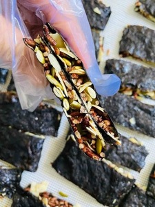 5mm Thickness Low Sugar <b>Seaweed</b> Nut Brittle High Fiber Mixed Nuts Layered in <b>Thin</b> Crispy <b>Seaweed</b> Sheets for Daily Healthy Snacks - Product Image 2