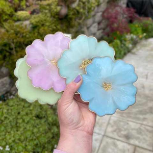 Sous-verre artisanal en bois de noyer et résine, forme personnalisée, design sur mesure, fabriqué en Inde avec une qualité d'exportation par glowin fashion - Product Image 4