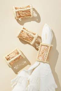 Servilletero de ratán hecho a mano para hogares ecológicos y arreglos de comedor de inspiración orgánica - Product Image 3