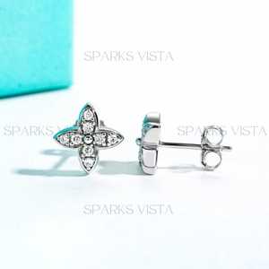 Pendientes de tuerca de diamantes de lujo a la moda, diseño de trébol de cuatro hojas de plata 925, joyería fina al por mayor con certificado IGI - Product Image 1