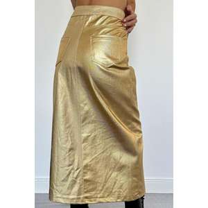 Faldas de Gabardina con Abertura y Detalles en Dorado Brillante al por Mayor - Product Image 1