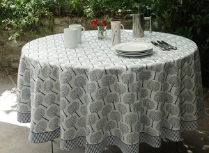 Mantel Redondo Estampado a Mano con Diseño de Árbol Azul, Cubierta de Algodón con Patrón Floral para Fiestas, Bodas, Cenas, Personalizable - Product Image 1