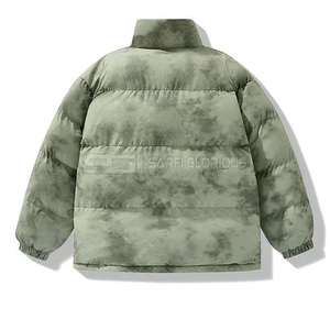 Vente en gros Manteau d'hiver pour hommes Veste d'extérieur bouffante de couleur unie avec capuche Logo personnalisé Style décontracté Fermeture à glissière Motif teint - Product Image 2