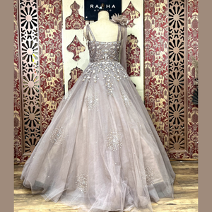 El último vestido en color dorado champán con trabajo manual pesado para novia, looks de recepción de cóctel de La India Cantidad - Product Image 3