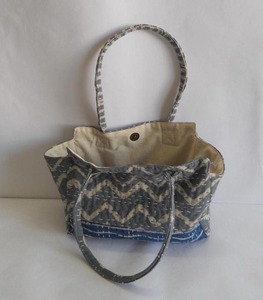 Tissu de coton matelassé imprimé bloc de haute qualité avec sac d'emballage de cadeaux décoratifs en coton à long point - Product Image 3