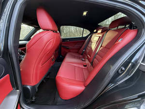 Increíble Lexus IS 350 F Sport AWD 2022 en perfectas condiciones con poco kilometraje en stock, ofrecido a una oferta increíble que no querrás perderte - Product Image 3