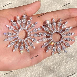 Boucles d'oreilles en moissanite argentées, style soleil éclatant, grandes et audacieuses, bijoux tendance, élégantes, rondes, scintillantes, pour femmes - Product Image 4