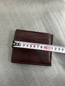 Portefeuille bifold en cuir véritable pour homme avec poche zippée et fenêtre pour carte d'identité - Portefeuille court classique en cuir - Product Image 4
