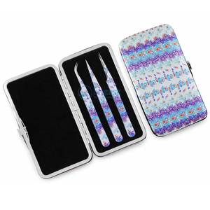 Ensemble de pinces à épiler pointues en acier inoxydable colorées avec étui décoratif pour un soin précis des cils, anti-magnétique, vente en gros - Product Image 1