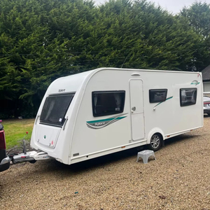 Mini Caravana Compass para 4 Personas, 4/5 Literas, Cama Fija, Móvil y Toldo - Product Image 1