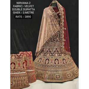 Meilleure vente poids léger style pakistanais velours Lehenga Choli avec Zarkan travail disponible au meilleur prix de l'Inde - Product Image 5
