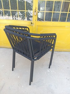 Ensemble de chaises empilables noires 2 pièces avec corde et métal bon marché en gros pour mobilier de jardin extérieur fabriqué au Vietnam - Product Image 2