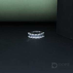 Anillo de diamante Esmeralda con oro fino de 18kt con diferentes diseños para tu regalo de San Valentín - Product Image 2