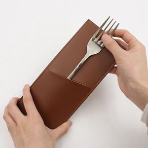 Porte-Couverts Pliable en Cuir Véritable de Luxe Écologique Durable pour Restaurant Organisateur d'Outils de Cuisine Fait Main LCH-0078 - Product Image 2