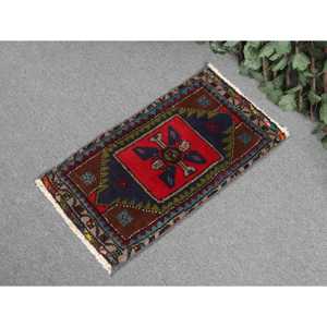 Alfombra Turca Vintage Pequeña de 1.2x2.3 pies, Alfombra de Lana Roja y Azul Degradado - Product Image 2