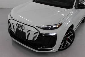 Audi SQ6 e-tron quattro Premium Plus AWD quattro Premium Plus 4 portes SUV 2025 – Voitures d'occasion à prix abordable à vendre - Product Image 3