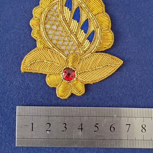Insignia Bordada a Mano con Hilos de Oro y Plata, Personalizada y de Alta Demanda, Insignia de Hilos de Oro y Plata Personalizada al por Mayor - Product Image 5