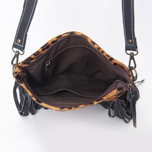 Sac à bandoulière en cuir suédé Boho fait à la main Sky Aztec Floral Design avec fermeture à glissière arrière dissimulée - Product Image 6