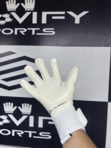 Nouveaux gants professionnels de gardien de but pour adultes et enfants Latex épais avec bout des doigts lisses pour la taille de la scène sportive d'entraînement de Football - Product Image 6