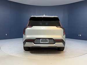OFFRE SPÉCIALE! Véhicule d'occasion aux enchères chez le concessionnaire 2026 EV9Wind SUV AWD - Product Image 5