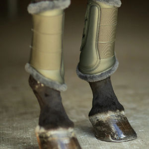 Bottes de protection pour chevaux de haute qualité avec absorption des chocs et protection complète des tendons et des articulations, conçues et fabriquées - Product Image 2
