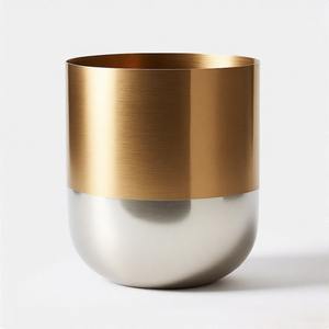 กระถางต้นไม้ที่มีความคมชัดหนาทำจากโลหะขัดเงาสำหรับตกแต่งสีเขียวแบบพรีเมี่ยมพร้อมแรงบันดาลใจในการออกแบบร่วมสมัย - Product Image 6